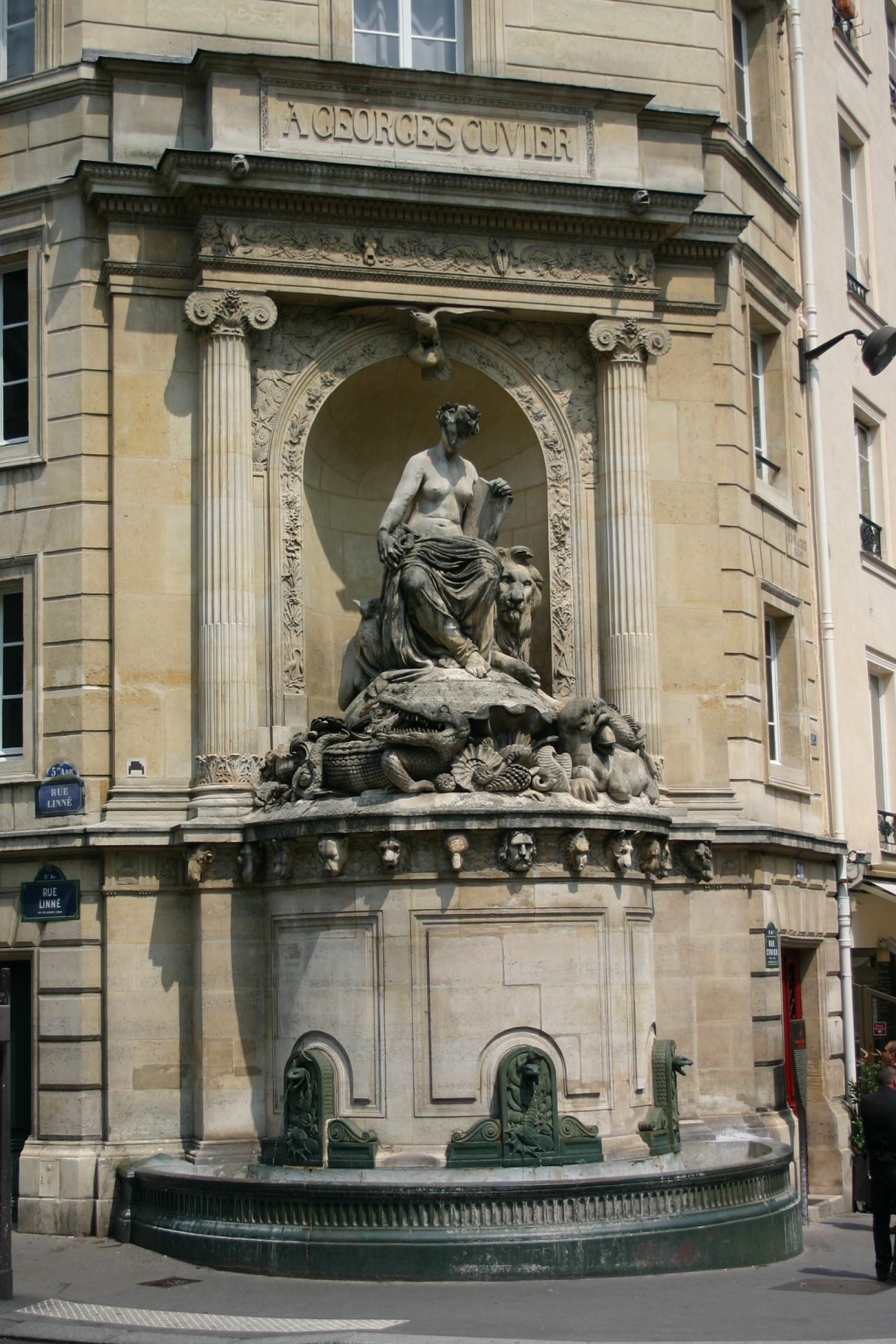 Georges%20Cuvier%27s%20fountain%2C%20Paris%20-%2002.JPG